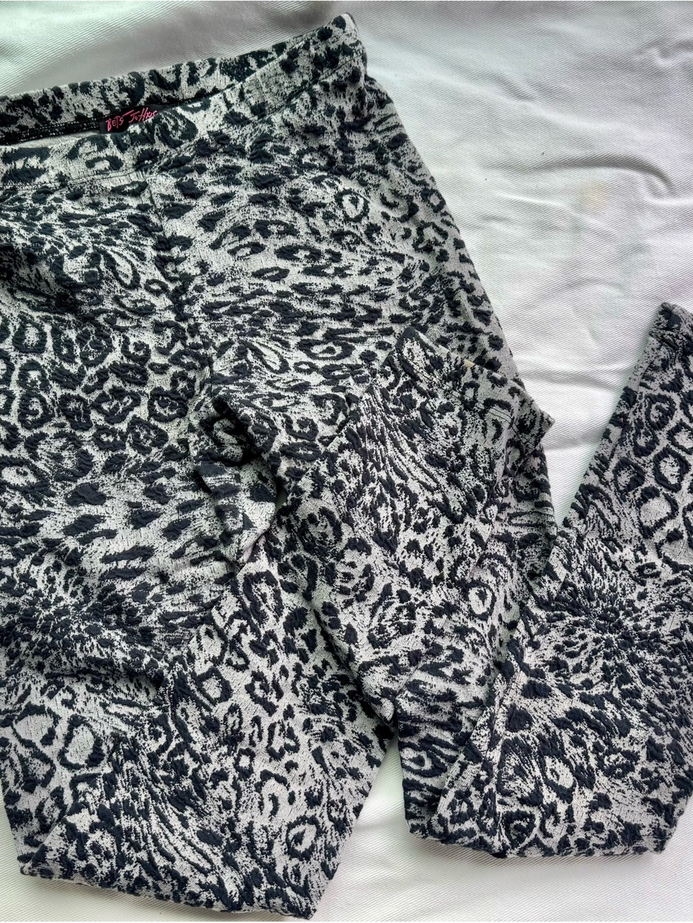 Betsey Johnson Leopard Print Leggings